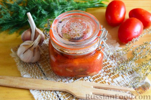 Салат из огурцов и баклажанов в томатном соусе (на зиму)