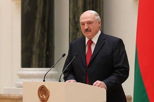 Лукашенко подписал распоряжение о разработке в республике вакцины от COVID