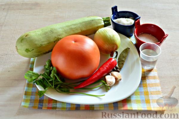 Маринованная закуска из кабачка, помидора и лука