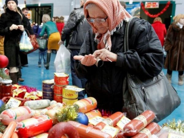 Малоимущие россияне смогут отовариваться по продовольственным талонам